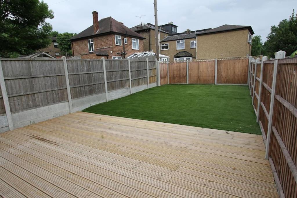 Lovely One Bed Apartment-Near All Transport-Village-Freeparking Londýn Exteriér fotografie
