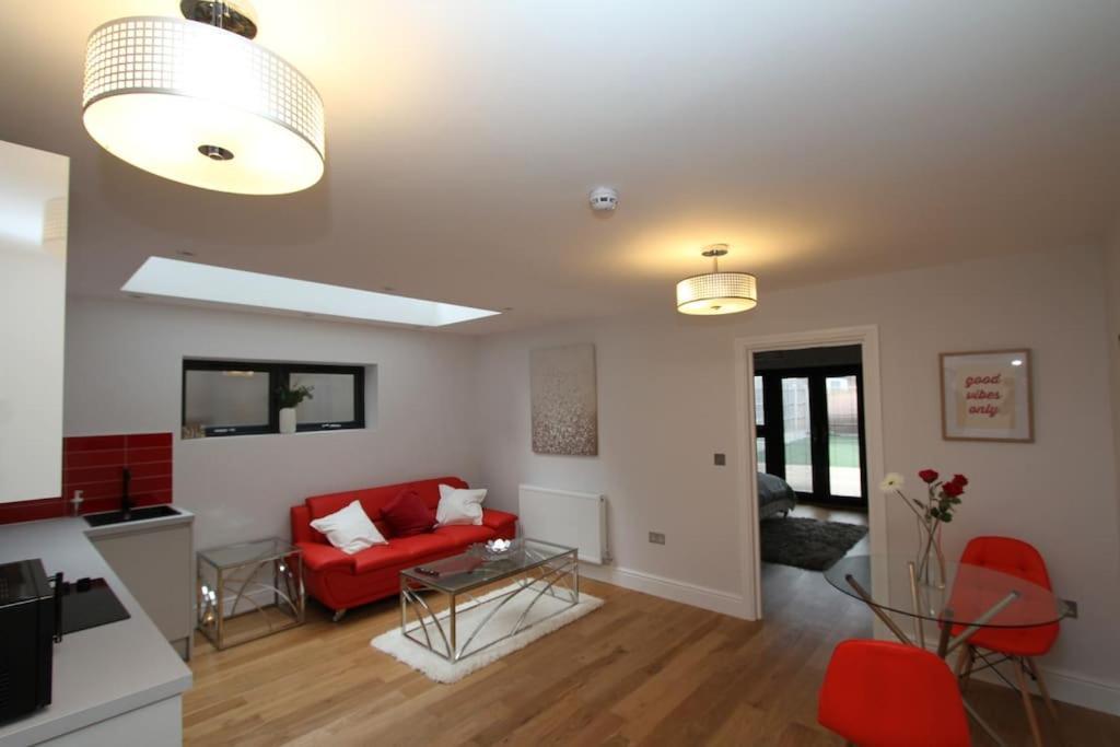 Lovely One Bed Apartment-Near All Transport-Village-Freeparking Londýn Exteriér fotografie