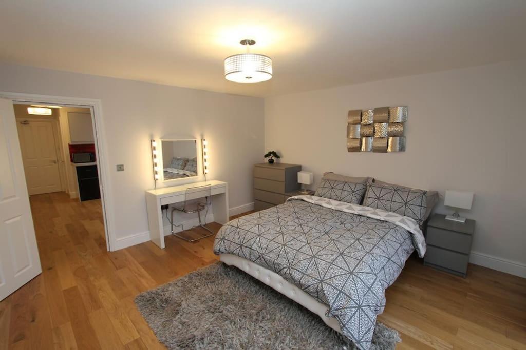 Lovely One Bed Apartment-Near All Transport-Village-Freeparking Londýn Exteriér fotografie