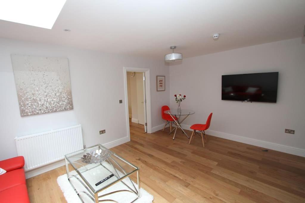 Lovely One Bed Apartment-Near All Transport-Village-Freeparking Londýn Exteriér fotografie