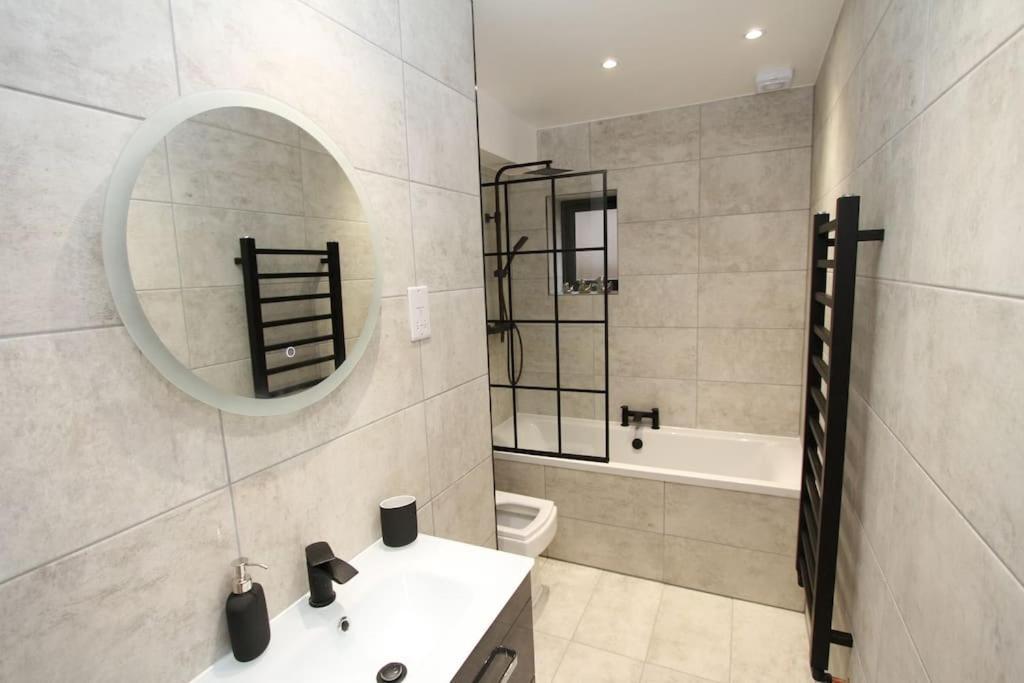 Lovely One Bed Apartment-Near All Transport-Village-Freeparking Londýn Exteriér fotografie