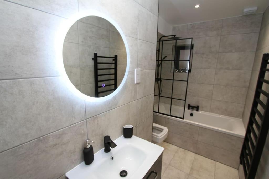Lovely One Bed Apartment-Near All Transport-Village-Freeparking Londýn Exteriér fotografie