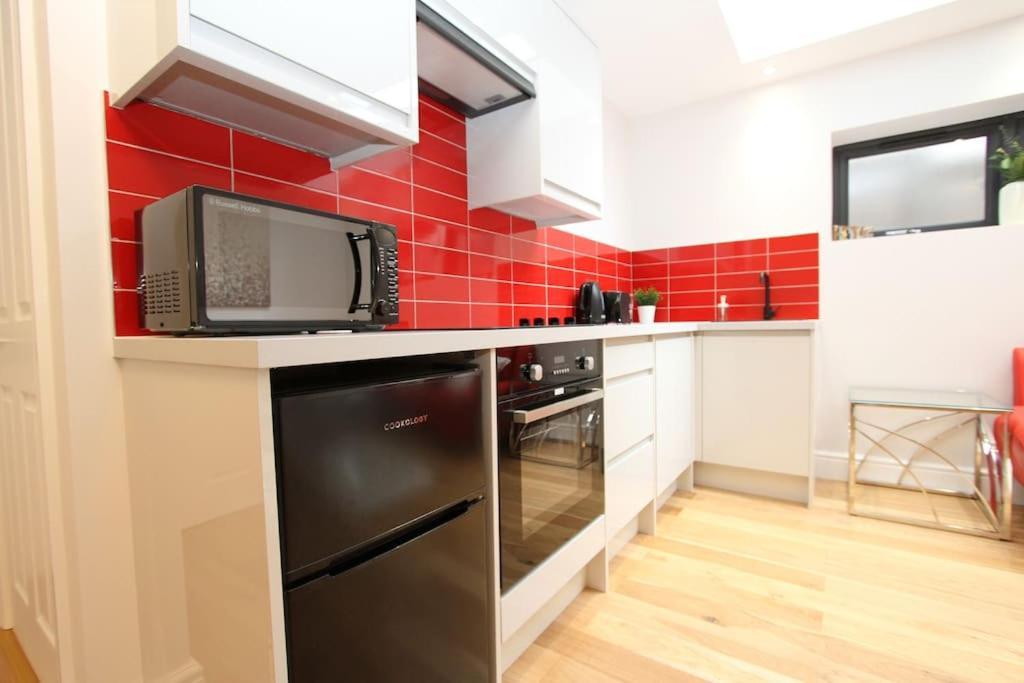 Lovely One Bed Apartment-Near All Transport-Village-Freeparking Londýn Exteriér fotografie