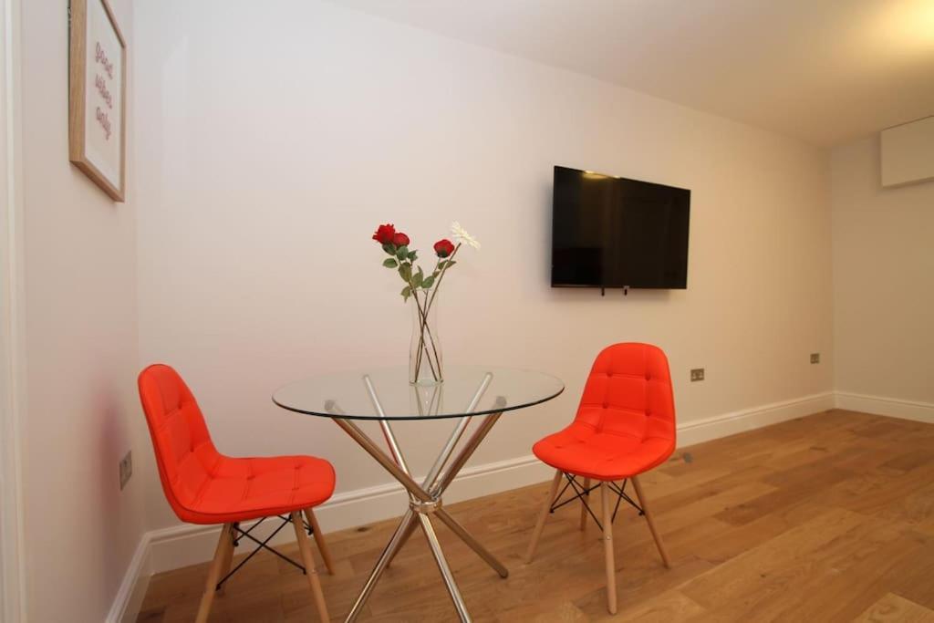 Lovely One Bed Apartment-Near All Transport-Village-Freeparking Londýn Exteriér fotografie