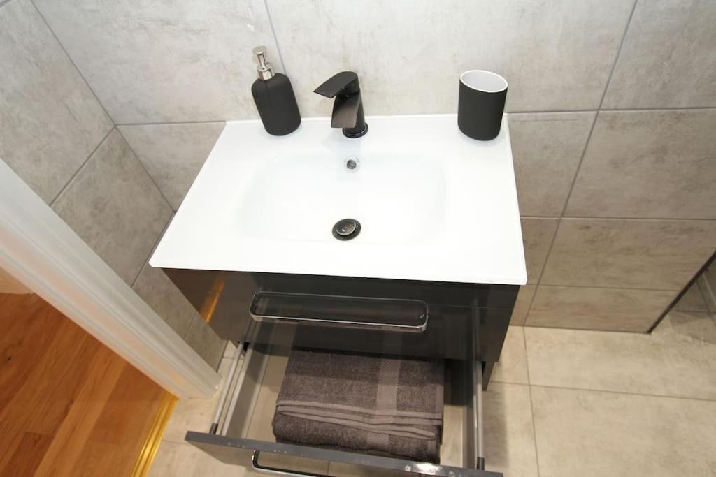 Lovely One Bed Apartment-Near All Transport-Village-Freeparking Londýn Exteriér fotografie